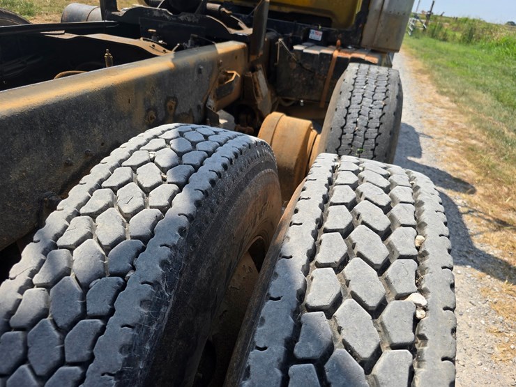 2002-mack-rd688s-image-64