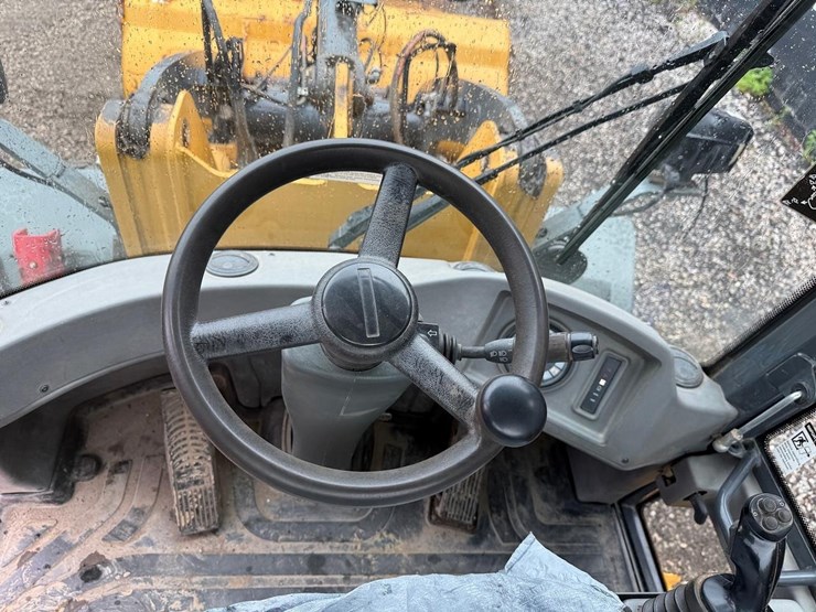 deere-324k-image-19