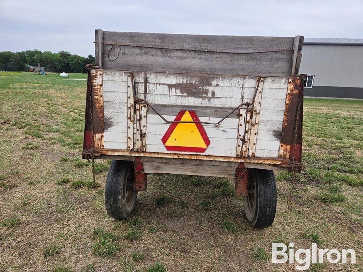 bus-brown-/-case-harvest-wagon-w/hoist-image-6