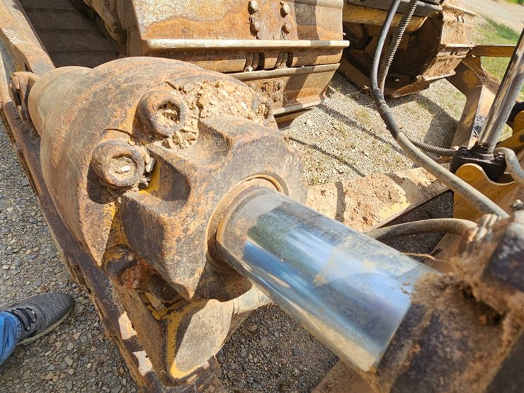 2019-caterpillar-d6-image-106