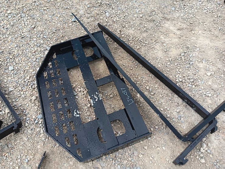 #l75-037-•-future-pallet-fork-skid-steer-attachment-image-5
