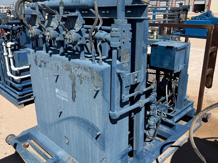 caterpillar-550-image-3