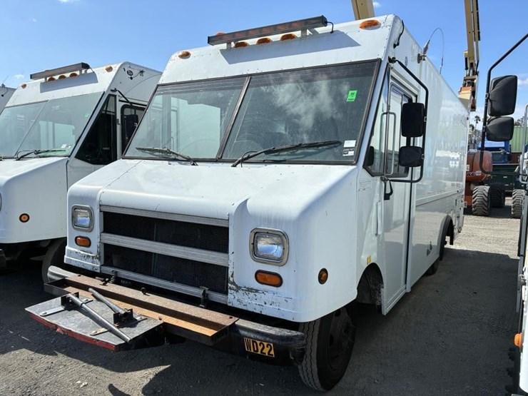 2002-workhorse-p42-image-1