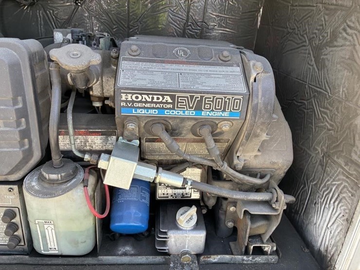 2002-workhorse-p42-image-14