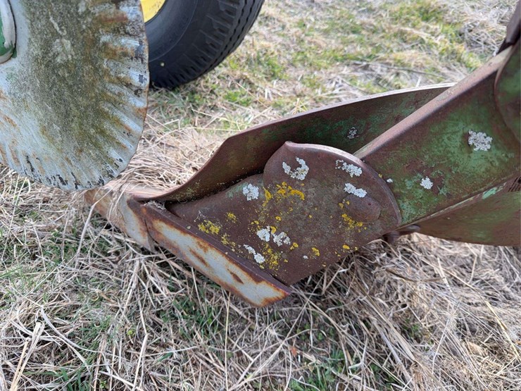 john-deere-pull-type-three-bottom-plow-image-34