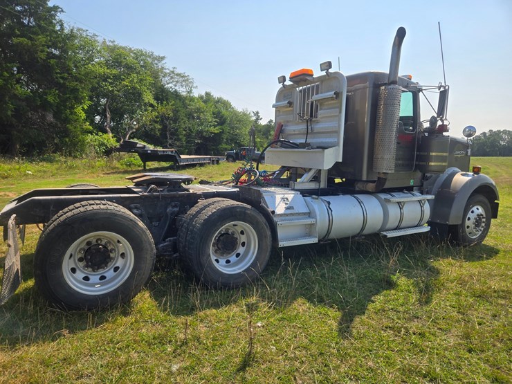 2002-kenworth-w900-image-12