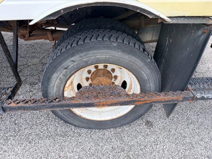 2010-ford-f550-image-109