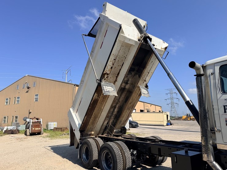 2016-western-star-4700-image-44
