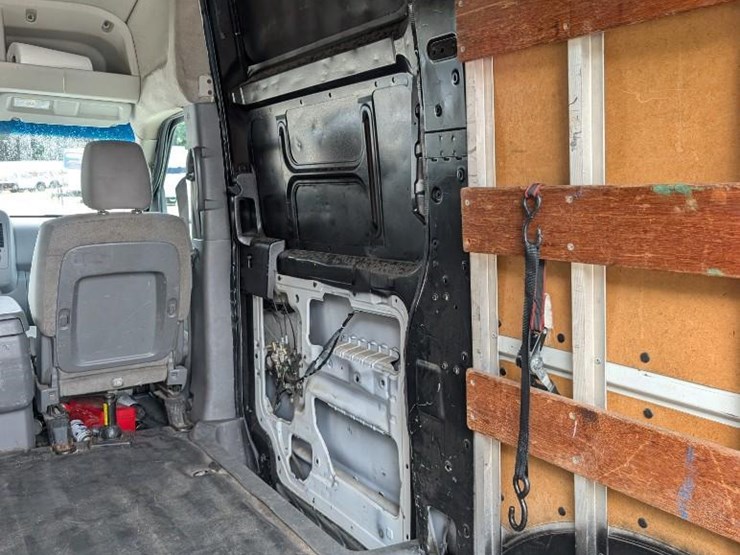 2013-nissan-nv3500-image-22