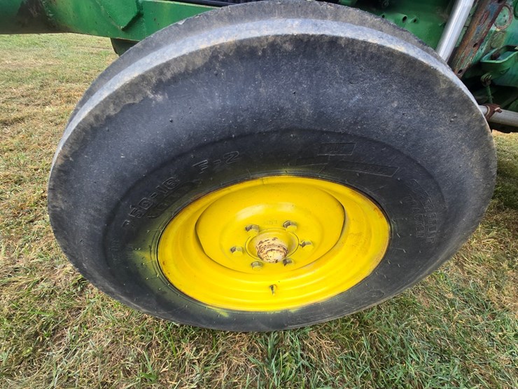 john-deere-2240-image-44
