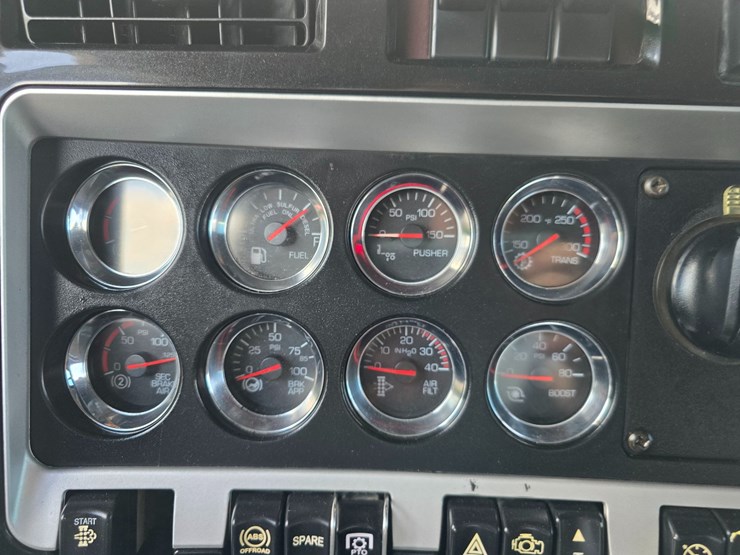 2015-kenworth-t800-image-64