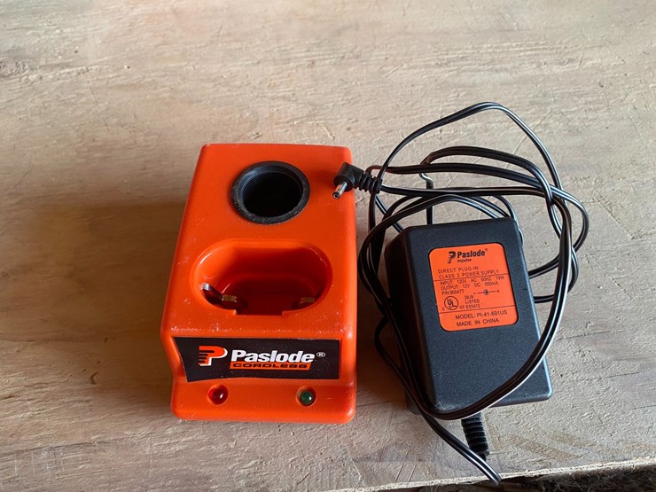 #3405-•-paslode-cordless-nail-gun-with-charger-image-7