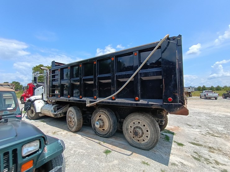 2014-peterbilt-367-image-3