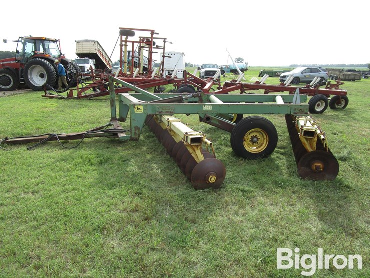 john-deere-340-image-9