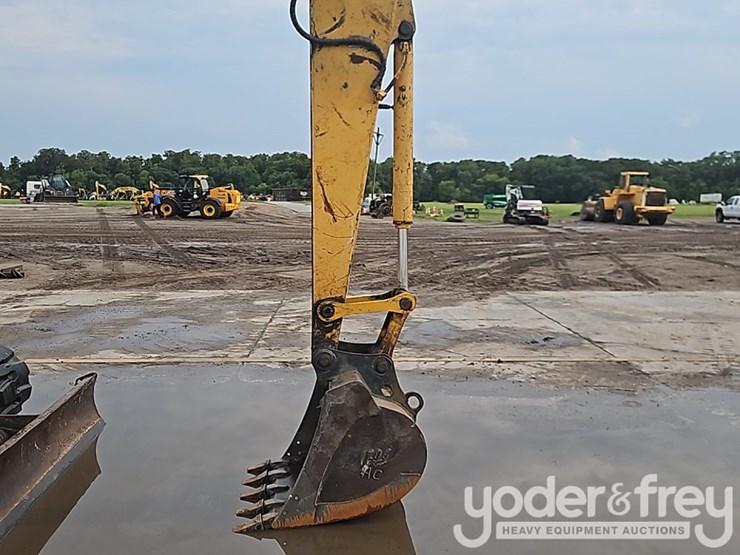 2005-deere-80c-image-18