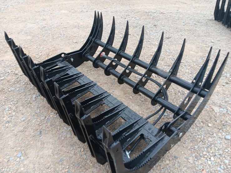 #l75-044-•-future-curved-wood-grabber-skid-steer-attachment-image-10