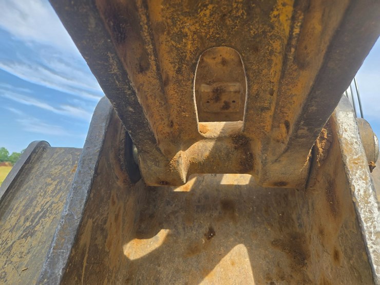 2019-caterpillar-320-image-90