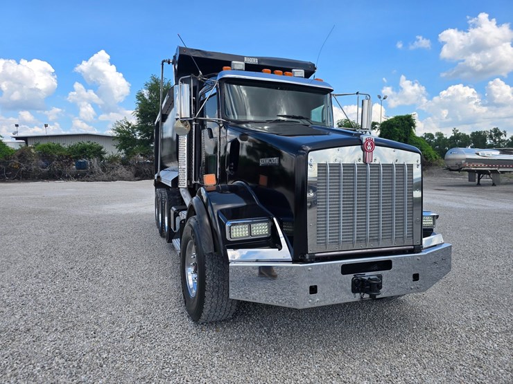 2015-kenworth-t800-image-27