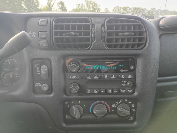 2003-chevrolet-blazer-image-42