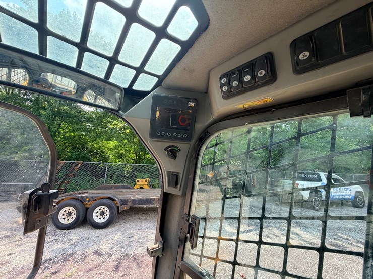 2014-caterpillar-272d-image-43