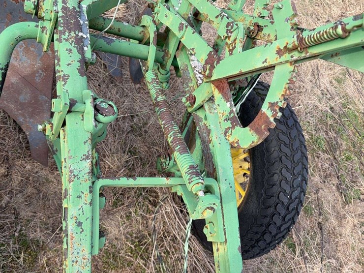 john-deere-pull-type-two-bottom-plow-image-13