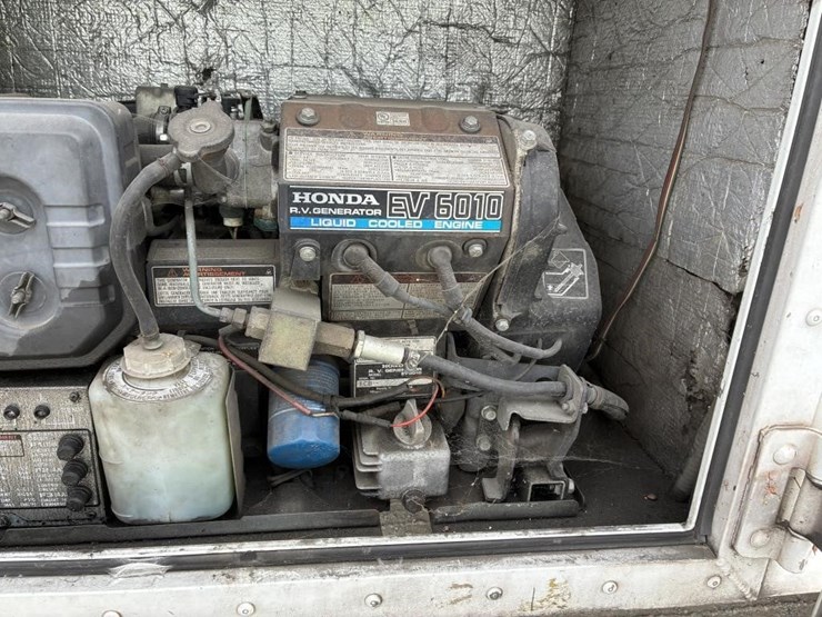 2008-workhorse-w62-image-13