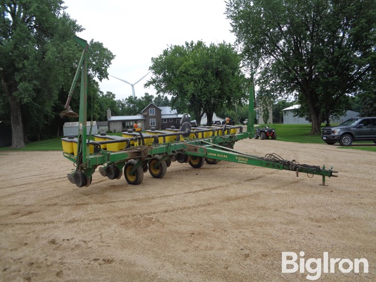 john-deere-7200-image-3