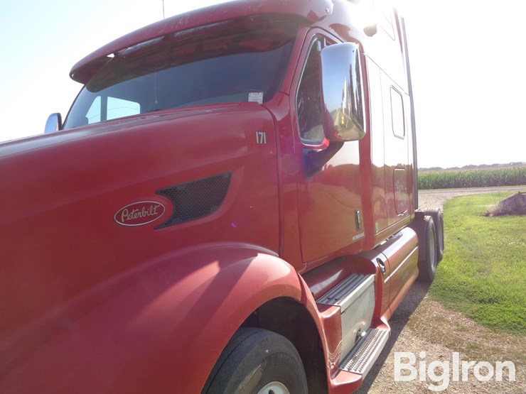 2013-peterbilt-587-image-19