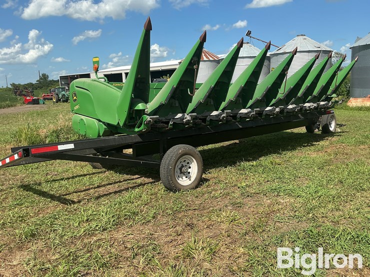 2011-john-deere-608c-image-3