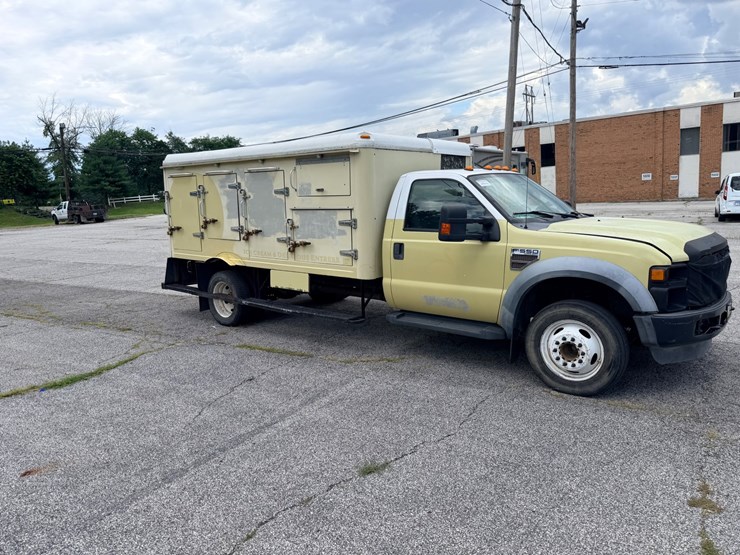 2010-ford-f550-image-21