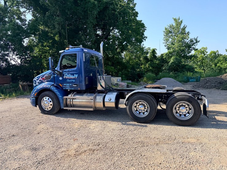 2021-peterbilt-579-image-9