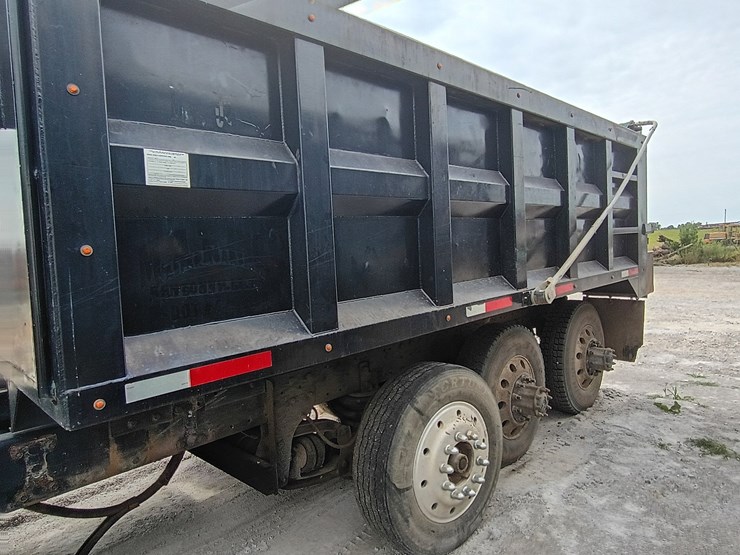 1997-peterbilt-379-image-4