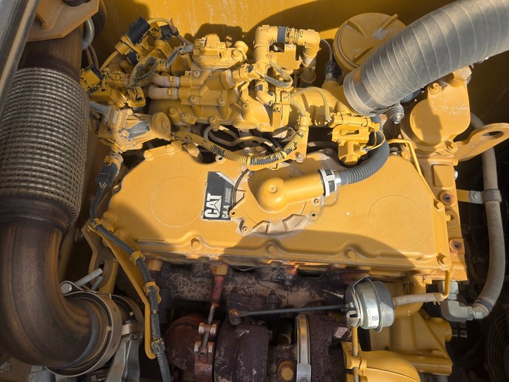2019-caterpillar-320-image-25