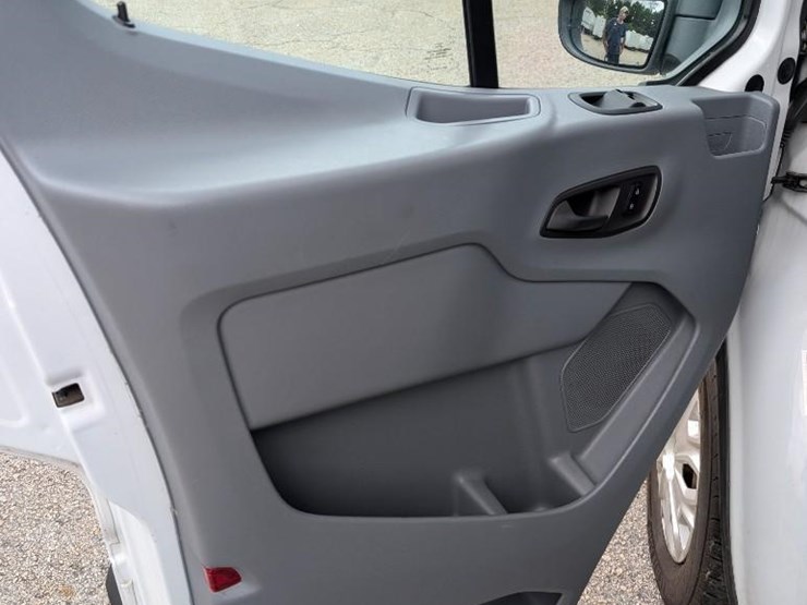 2016-ford-transit-image-6