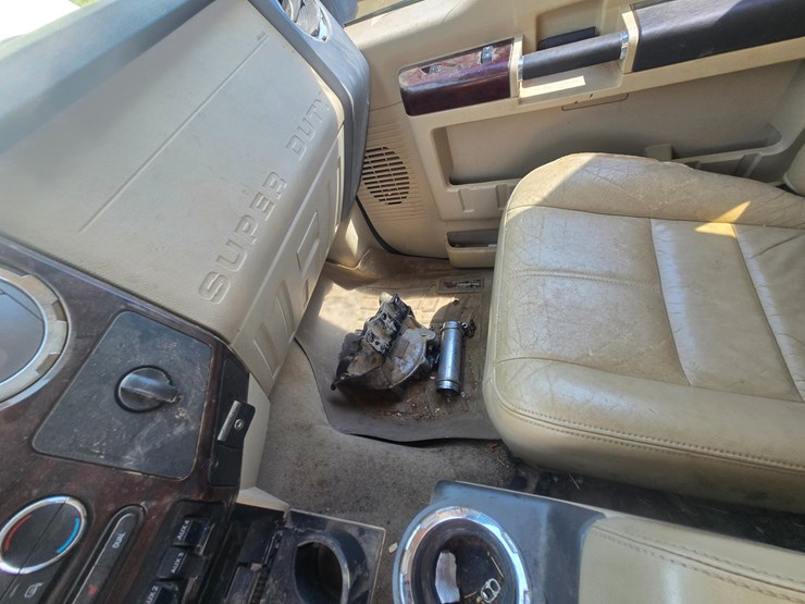 2010-ford-f350-image-27
