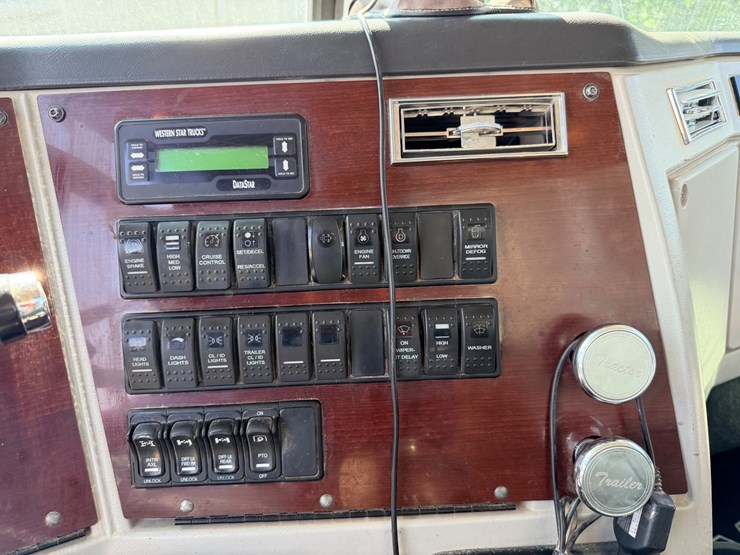2016-western-star-4700-image-129
