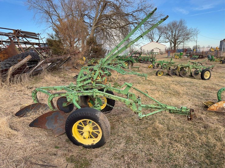 john-deere-pull-type-two-bottom-plow-image-2
