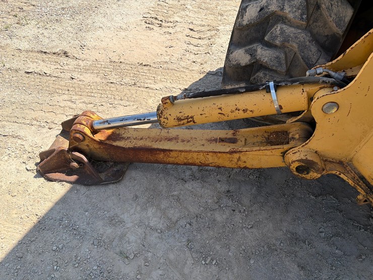 2000-deere-710d-image-107