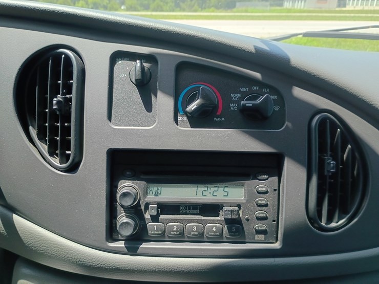 2005-ford-e450-image-40