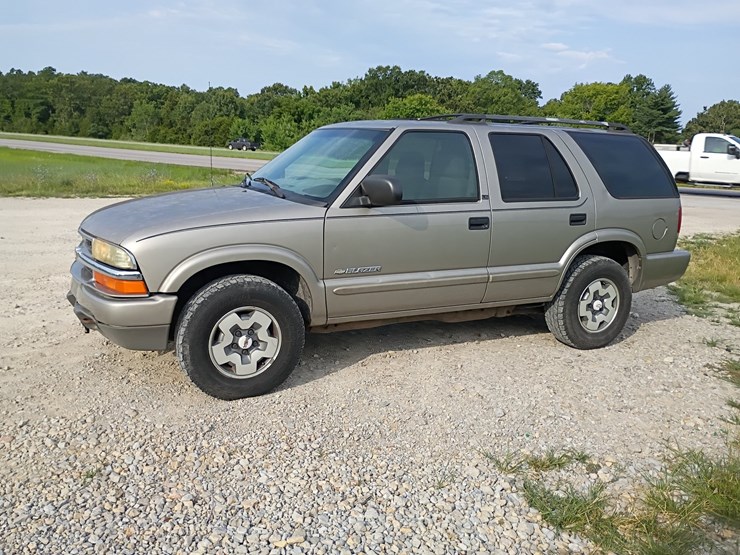 2003-chevrolet-blazer-image-2