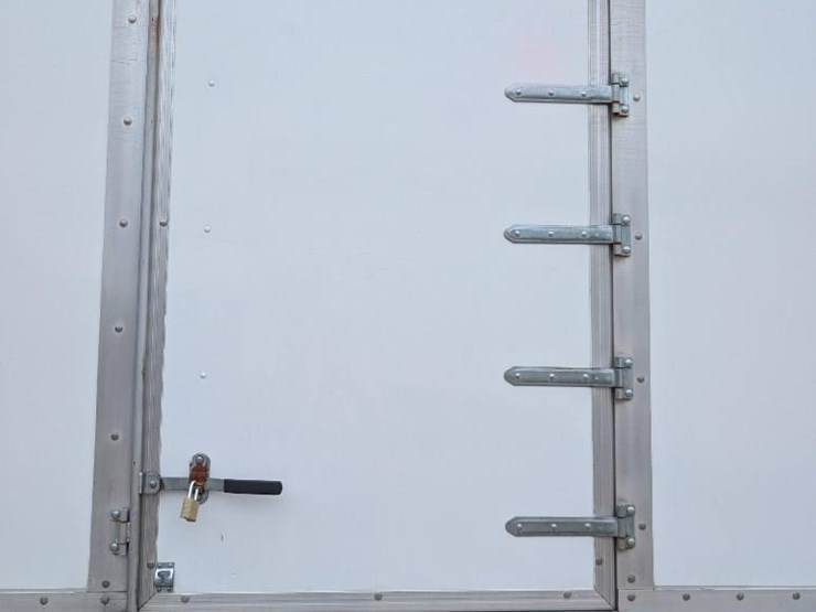 2010-ford-f650-image-14