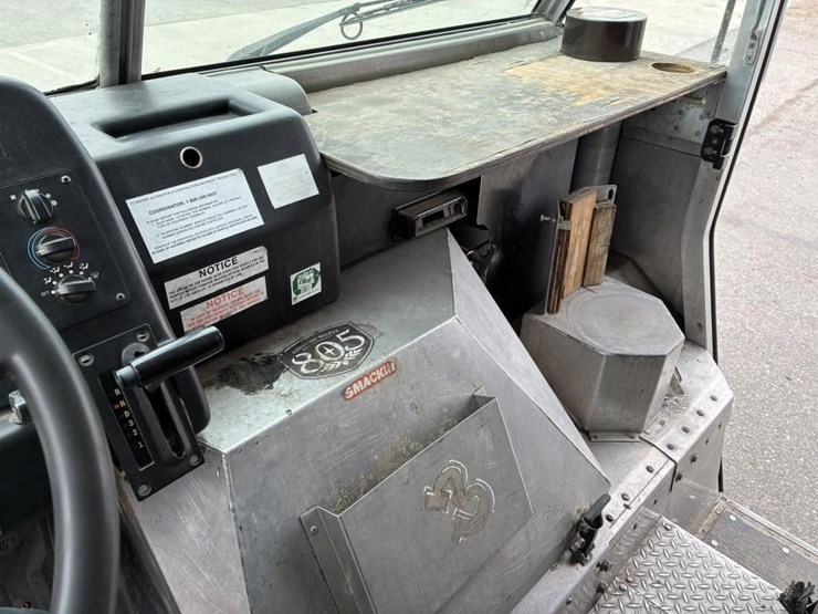 2002-workhorse-p42-image-23