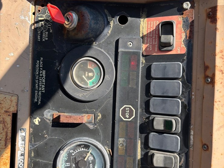 2000-deere-710d-image-28