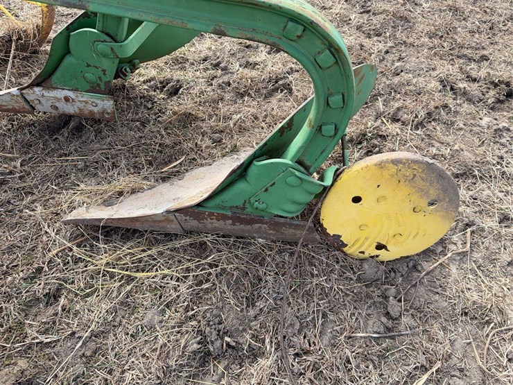 john-deere-pull-type-two-bottom-plow-image-15