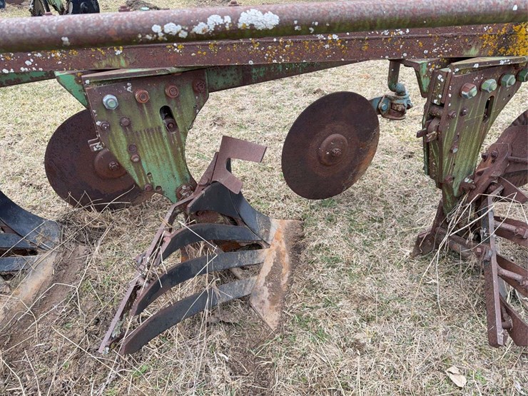 john-deere-pull-type-four-bottom-plow-image-12