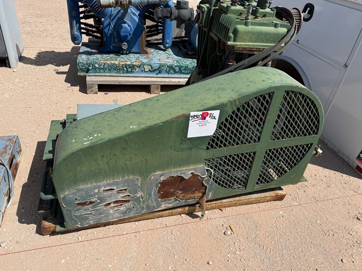 qunicy-model-390,-69.2-cfm-/-200-psi-industrial-air-compressor-mtd-on-skid-image-4