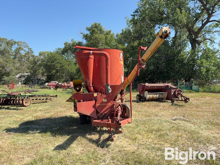 new-holland-352-image-2