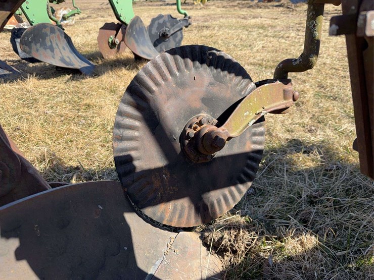 john-deere-three-point-three-bottom-plow-image-13