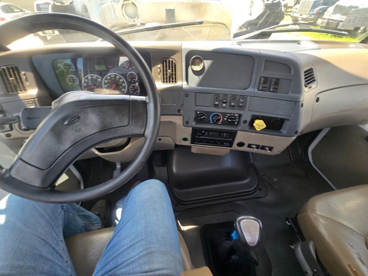 2005-sterling-l9500-image-49