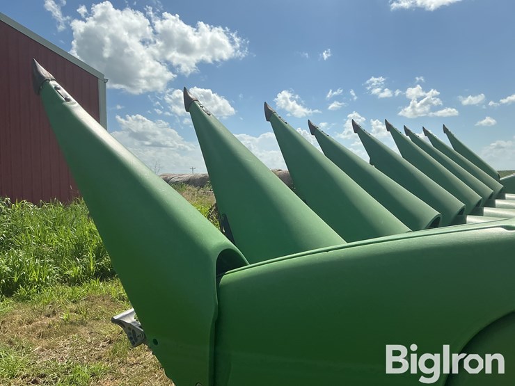 2011-john-deere-608c-image-12